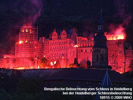 Schlossbeleuchtung Heidelberg 2009. Bengalische Beleuchtung vom Heidelberger Schloss.